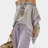 Bambusova bluzica s prugama, s otvorenimi rameni in širokimi hlačami za eleganten in svež stil