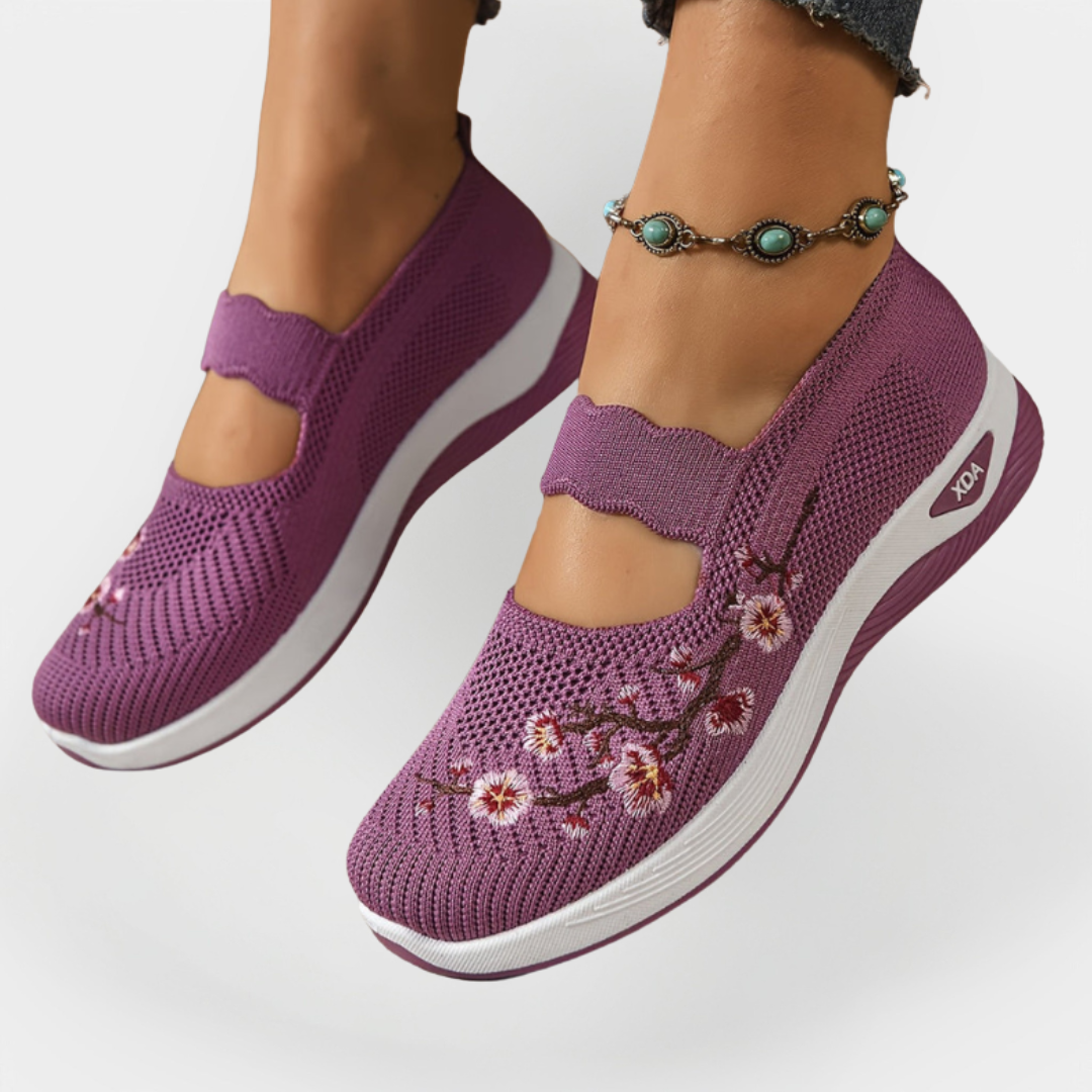 Ortopedski čevlji z vezenimi cvetovi