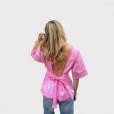 Margareta – Nežna Bluzica z Udarcem