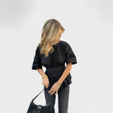 Margareta – Nežna Bluzica z Udarcem