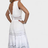 Elena - Elegantna Čipkasta Obleka z V-Izrezom