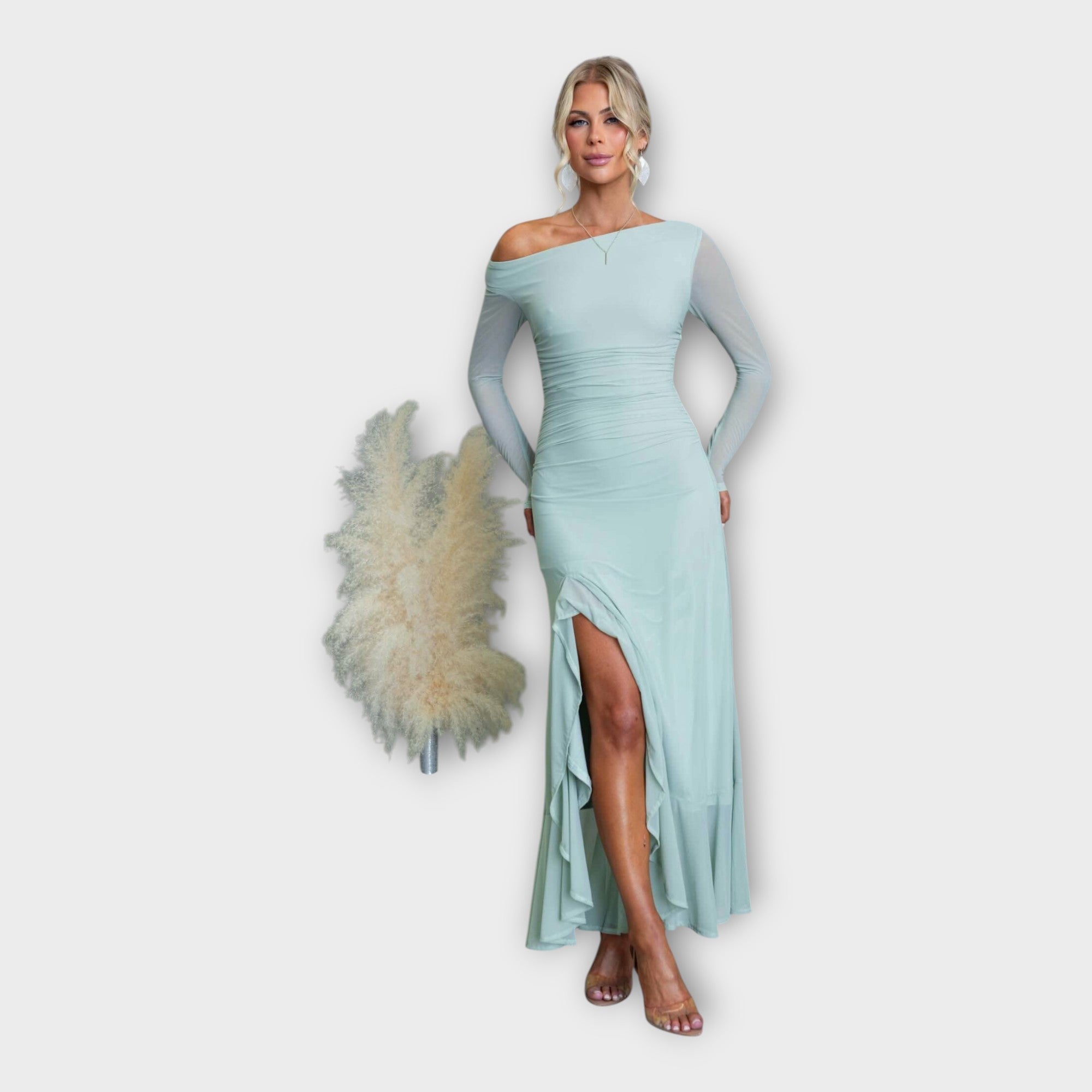 Impresivna Oblačila z Elegantno Linijo