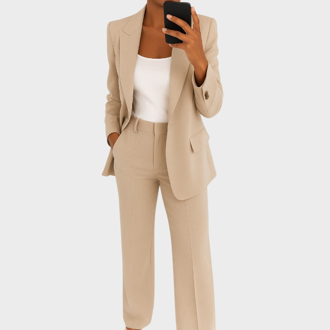 Mojca - Kostim, ki dviguje samozavest