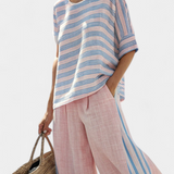 Set iz lanenega bambusa Daisy Mediteranski v nežno roza barvi z elegantnimi modrimi črtami