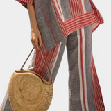 Kombinezon Daisy iz lanenega materiala z velikimi cvetovi v rdeči koraljni in sivi barvi, modernega in udobnega sloga