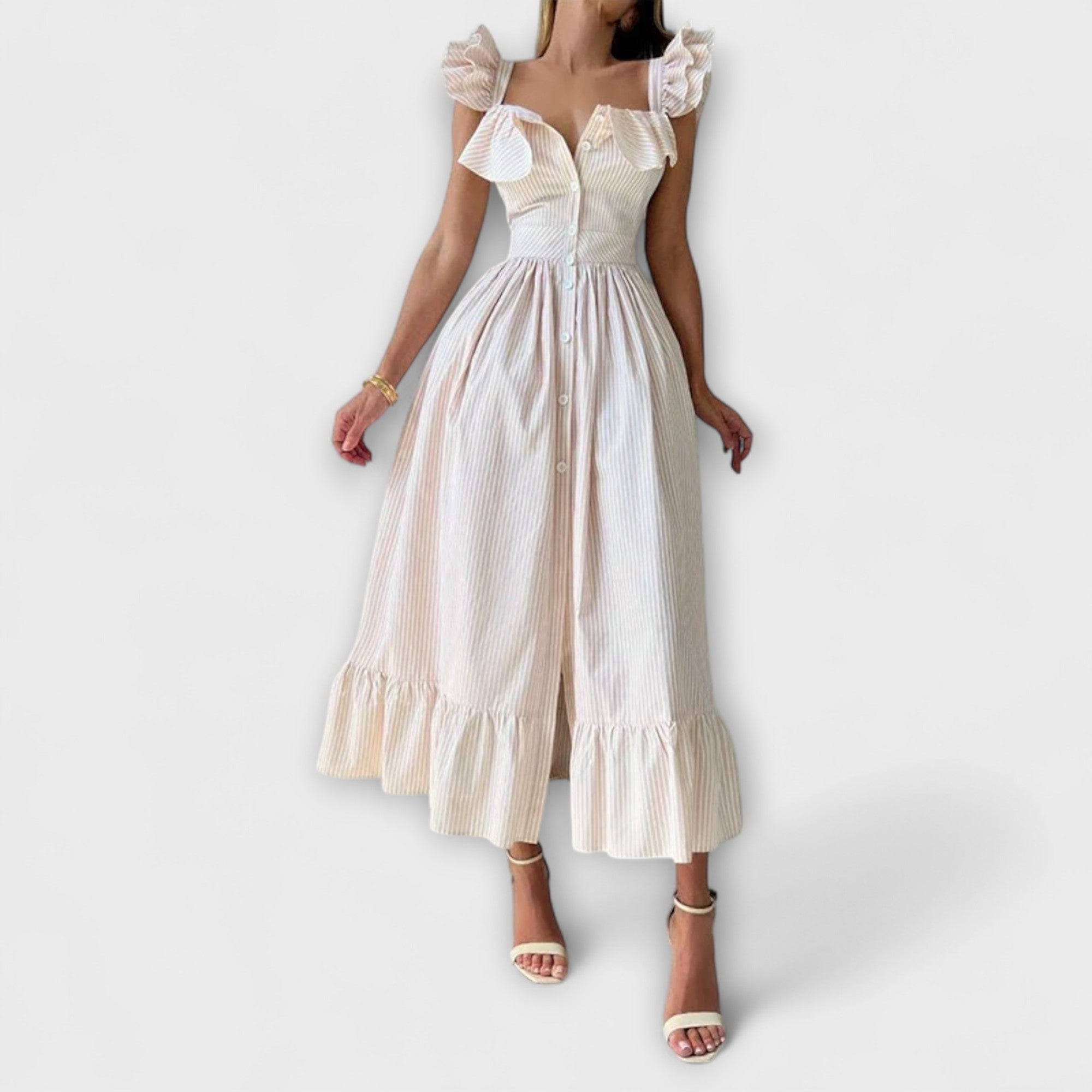 Obleka z Nabranimi Detajli