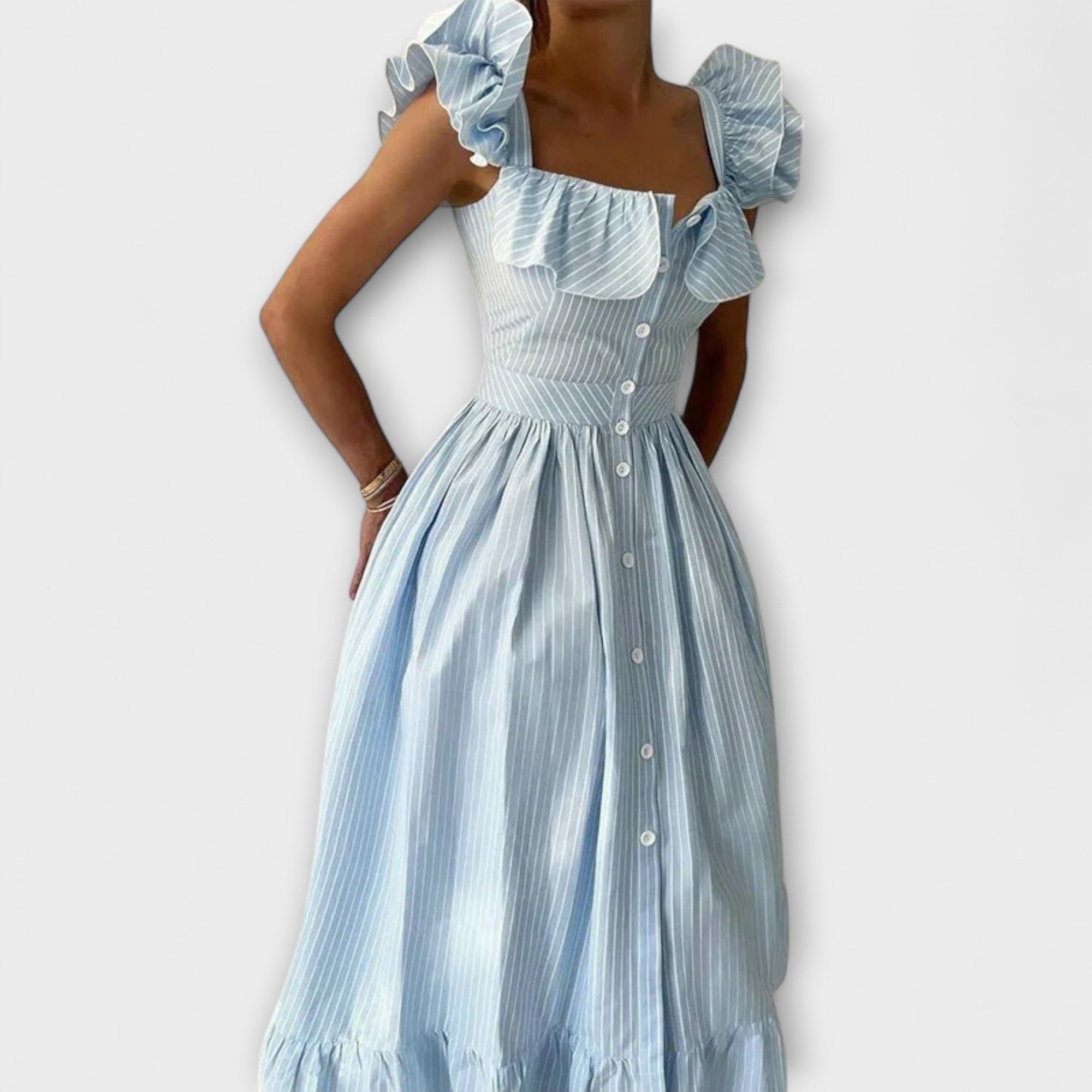 Obleka z Nabranimi Detajli