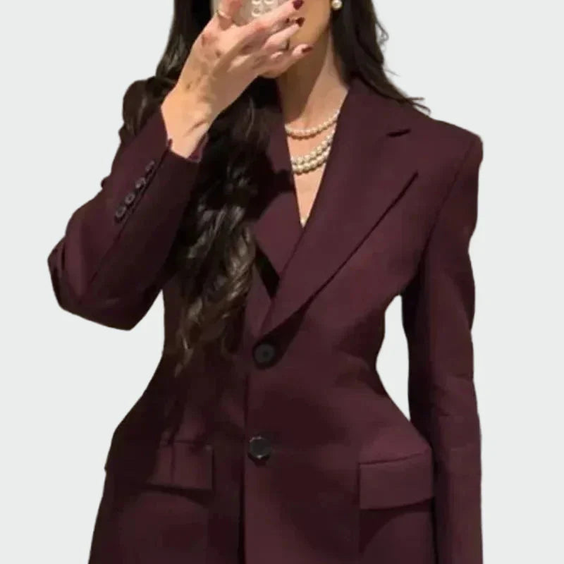 Sako z Impresivno Linijo in Gumbi