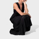 Elena - Elegantna Čipkasta Obleka z V-Izrezom