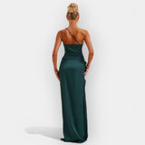 Satenasta Oblačila za Aristokratske Večere