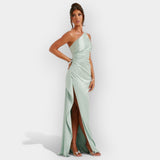 Satenasta Oblačila za Aristokratske Večere