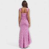 Dolga Obleka z Elegantnim in Izpopolnjenim Korsetom