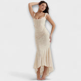 Dolga Obleka z Elegantnim in Izpopolnjenim Korsetom