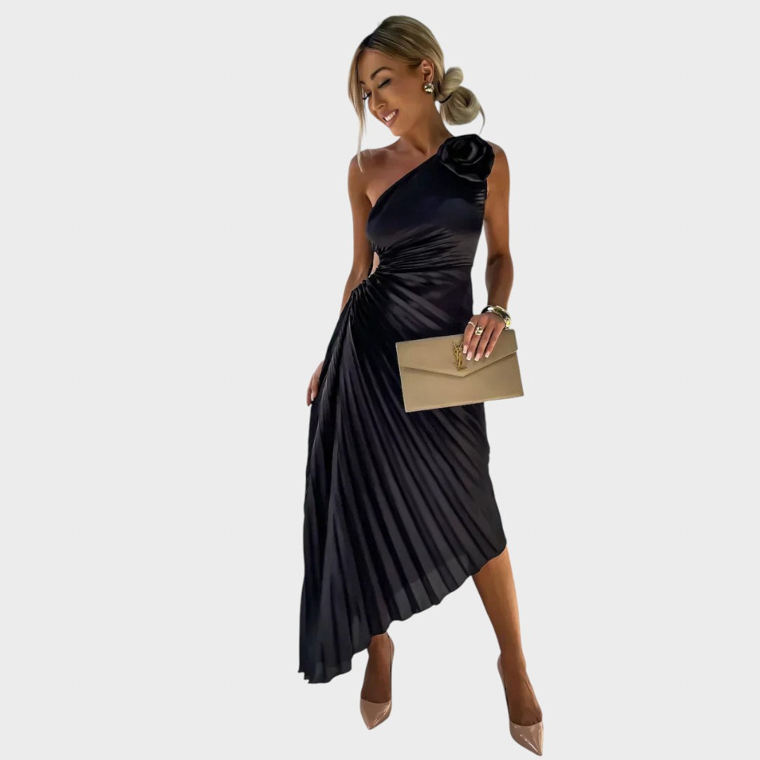 Nika - Elegantna Obleka z Naborki na Ramenih