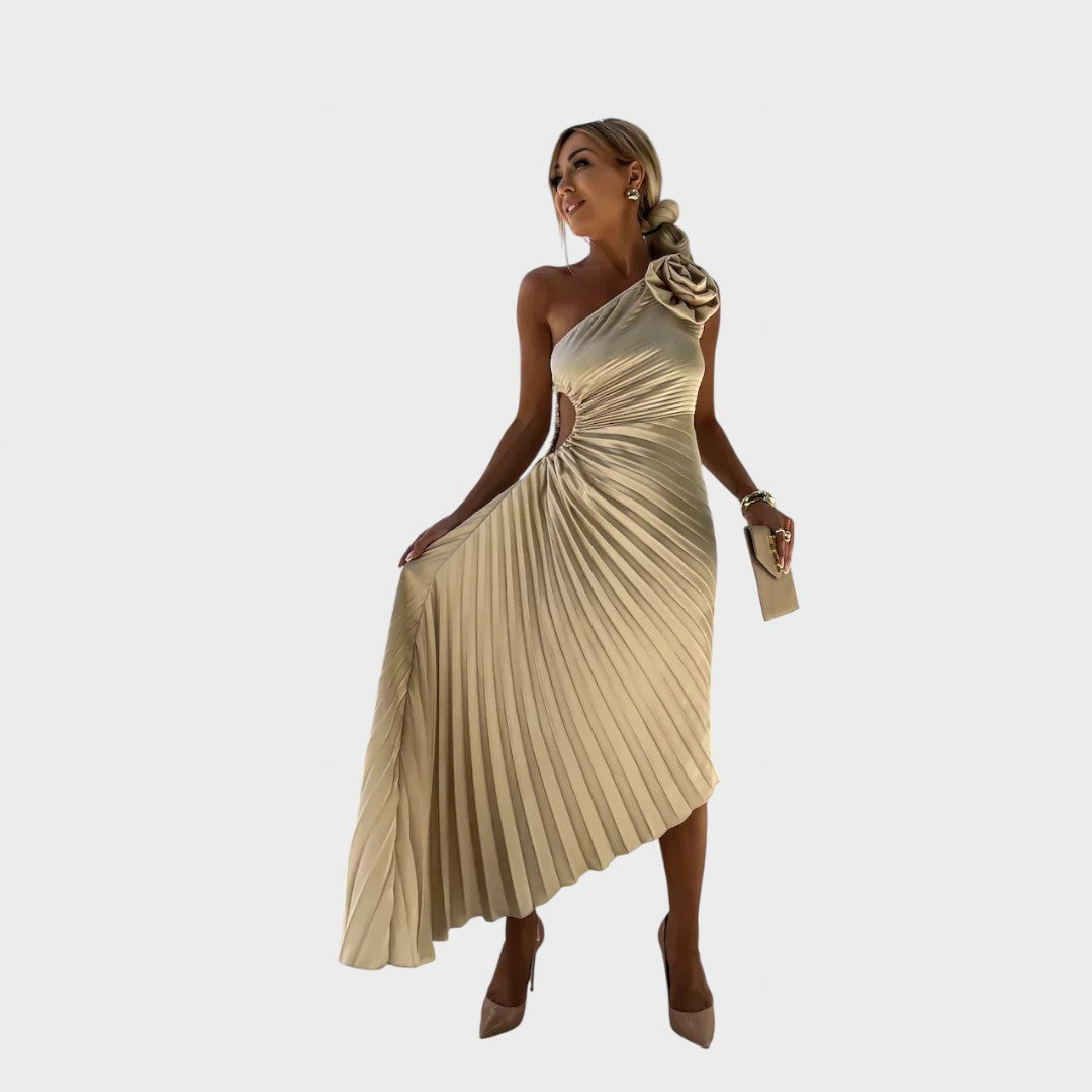 Nika - Elegantna Obleka z Naborki na Ramenih