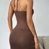 Čokoladna Mini Haljina Svezana Oko Vrata