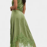 Nada Midi Krilo z Čipkastimi Detajli in Asimetričnim Robom