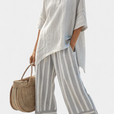 Daisy set z asimetrično bluzo in prugastimi hlačami za moden in eleganten stil