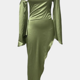 Franka Asimetrična Maxi Obleka z Eno Ramo in Oblikovanim Pasom