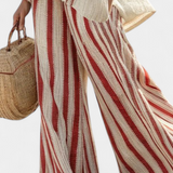 Osupljivo Dvodijelno Obleko Daisy s Rdečimi Črtami v Naravni Teksturi