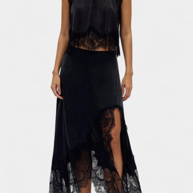 Nada Midi Krilo z Čipkastimi Detajli in Asimetričnim Robom