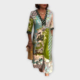 Večbarvna obleka s gumbi in 3/4 rokavi