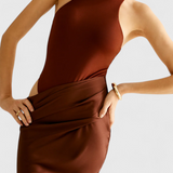 Leona Maxi Obleka s Tank Top Stilom in Izdolženo Silhueto