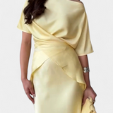 Sara Set z Zgornjim Delom s Prečnimi Trakami in Laganimi Krilom