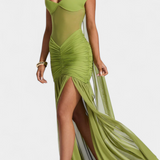 Milica Dolga Obleka iz Mleka Svile z Globokim Izrezom in Oblikovanimi Nabranji