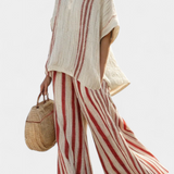 Osupljivo Dvodijelno Obleko Daisy s Rdečimi Črtami v Naravni Teksturi